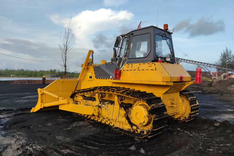 Pembinaan dan Sertifikasi Operator Alat Berat (Buldozer) Blended by KEMNAKER RI